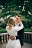 A-line proste romantyczne skromne suknie ślubne z pół rękawów guziki z tyłu koronkowe aplikacje Tiul Siez pociąg ślubny szatę de Mariee