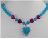 Gratis frakt W vackra blå och röda jadespärlor och designade hjärtformade hänge halsband bästa present till dam