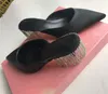 Vendita calda-Nappe ingioiellate Muli casuali per le donne Pantofole sexy in raso con punta a punta Scivoli con strass con frange Outwear Scarpe Donna