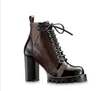 Дизайнерские туфли на каблуке на высоком каблуке Пинетки Сапоги с нашивками Ботинки на высоком каблуке со шнуровкой 1A3Swy 1A2Y7U 1A2Y89