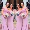 プラスサイズの花嫁介添人ドレスのウェディングライト紫色のレースアップリケのメイドの名誉ガウンマーメイドスイープトレイン安いブライドメイドドレス