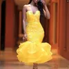 黄色の人魚のウエディングドレス恋人のアップリケレースオーガンザアフリカのパーティーは背中のない茶長カクテルドレス