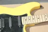 Guitarra elétrica amarela de tremolo personalizada com colares pretos de pickguard bordo de microfones letrafsh que fornecem serviços personalizados 9616311