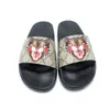 Toboganes de floración Moda de goma plana Men Mujeres Sandalias de flores de verano Slippers Slippers Flip rasguños Floral Slipper Bottoms rayado