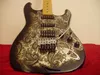 Livraison gratuite Richie Sambora Signature ST 1996 Black Paisley Guitare électrique, pont Floyd Rose Tremolo, écrou de blocage, micros SSH, incrustation d'étoile