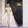 Toppkvalitet 2019 Arabiska muslima Bröllopsklänningar med Overkirt High Neck Långärmad Beaded Gold Lace Naken Rosa Tulle Muslim Bride Dress