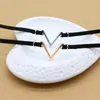 Regalo di Natale V Lettera Fashion-annata Forma del Choker nero vuoto Velvet Rope collare di cuoio Collier Femme Chocker Gioielli