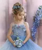 Robes de fille de fleur perlées à plusieurs niveaux de princesse avec bretelles spaghetti appliquées jolies filles robe de concours longueur de plancher robes de première communion pour enfants
