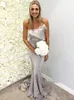 Nya Sexiga Mermaid Bridesmaids Klänningar Av Skulder Baklösa Ärmlös Golv Längd Lång Formell Maid of Honor Gowns Bröllop Gästklänning