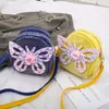 新しい子供のバックパック幼稚園の赤ちゃんの学校のバッグ子供かわいいファッションスパンコール蝶の装飾品の十字架の袋子供スナックバッグ