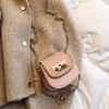 Purse Forum Kids Purses Neueste koreanische Accessoires Taschen Pearl Lock Mini Princess Purses Mädchen PU-Kette Umhängetaschen Geburtstagsgeschenke