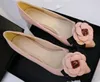 Spring Femmes Habe Chaussures Marques Femmes Chaussures décontractées Camellia Fleurs peu profondes bouche pointu à bout de couleur mixte Chaussures robes en cuir doux