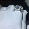 Lüks Mahkeme Yüzüğü 3CT Diamond CZ Stone 925 Sterlling Gümüş Nişan Aly Band Ring Kadınlar Erkekler Parmak Mücevher Hediye220t
