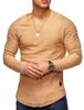 Herren-Langarm-T-Shirt. Herren-T-Shirt mit Rundhalsausschnitt, schlankem Boden, gestreiftem, plissiertem Raglanärmel-T-Shirt