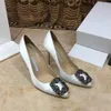 2023 Novo designer festas sapatos de casamento sandálias de noiva moda moda de vestido sexy sapatos de salto alto bomba de couro