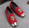 Promotion de mariage Promotion printemps Europe Muisseurs Men Shoes Style Broidered Black Red Veet Slippers conduisant des mocassins EUR38-46 746 208
