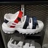 Vente chaude-arrivée blanc rouge anti-dérapant séchage rapide pantoufles d'extérieur chaussures d'eau douce taille 36-44