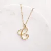 Tiny Swirl Initial Alphabet Buchstabe Halskette alle 26 Engländer Gold am kursiven Luxus -Monogramm -Namen Buchstaben Kettenketten für 7835590