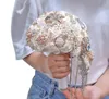 Bouquets de mariage avec ruban et diamant mariée de luxe tenant des fleurs Luxueux gros bouquet de diamants bouquet de mariage bouquet de mariée