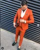 Üç Adet Turuncu Damat Yelek Erkek Takım Elbise Kostümleri Dökün Hommes Erkekler Smokin Damat Düğün Smokin Adam Batı Tarzı Suits (Ceket + pantolon + Yelek)