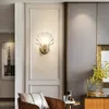 Nuovo 2019 Luxury Crystal Glass Shell Lampada da parete in oro di lusso Lampadine LED Light Bedroom Living Room Apparecchi di illuminazione per interni