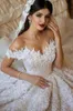 Luxury Off The Shoulder Tulle Lace Ball Kappor Bröllopsklänningar Med Lace Applique Beaded Rhinestones Lace-Up Back Chapel Train Vintage Bridal