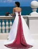 Robes de mariée rouges et blanches sans bretelles perlées brodées empire cathédrale queue pas cher une ligne corset lacé robe de mariée Modeste