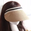 Sombrero con visera trenzada de paja para mujer, Top abierto de verano, rayas de colores contrastantes, decoración con lazo de Metal, ala ancha con Clip, deporte al aire libre