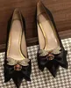 Hot Ladies party Ladies Chaussures à talons hauts Bout pointu Bowtie Metal Bee Chaussures de luxe en cuir véritable Fashion Pumps New Spring Chaussures Chaussures