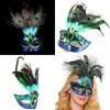 máscaras de plumas de pavo real