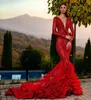 Robe de bal sirène rouge scintillante, col en V profond, manches longues, paillettes appliquées, robe de soirée à plusieurs niveaux, volants, robes de mode