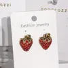 S1079 أزياء المجوهرات S925 Silver Needle Vintage Strawberry Encling Diamond Rhinstone Stud أقراط