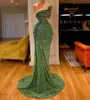 2020 Green Mermaid Prom Klänningar Lace Glitter Beads One Shoulder High Side Split Aftonklänning Tiered Kjolar Ruffles Sexig Robe de Soriee