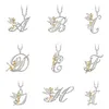 Początkowy kąt kątowy Naszyjniki Kobiety Crystal Rhinestone 26 Alphabets A-Z Złoto zamrożone wisiorek z srebrnymi łańcuchami dla dziewcząt Dime Difts Fashion Choker Jewelry