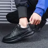 Heta modemän plattformsskor Sneakers bär resistent svart gul vit lättvikt vandring vandring män casual skor 3945 i Kina