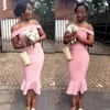 2019 Africano Rosa Sereia Dama de Honra Vestidos Off Should Satin Ruched Chá Comprimento Plus Size Wedding Party Vestidos Doméstica de Vestidos de Honra