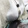 Hela detaljhandeln Handgjorda bollform Diamond Evening Bag Tassel Clutch med Satin Pu f￶r br￶llop Bankettparti Prommor Colors261U