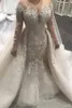 Perlenkleider lange Ärmel Spitzenapplikationen Kristalle Überschreiten reine Nackenkapelle Zug Hochzeit Brautkleid Vestido de Novia