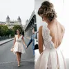 Enkla korta klänningar Scollaped V Neck Lace Applique Satin Sleeveless 2020 Counrty Beach Wedding Bridal Gown Vestido de Novia