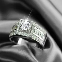 Storlek 8-13 Hot Sale Luxury Smycken 10kt Vitguld Fylld Vit Topaz Gem Män Bröllop Simulerad Diamant Bröllop Förlovnings Ring Set Present