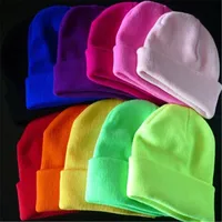 Grossistfri frakt varm försäljning 2015 mode stickade neon kvinnor beanie tjejer höst casual cap kvinnors varma vinter hattar unisex