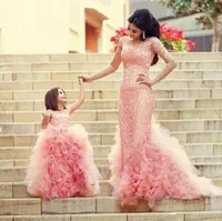 2019 핫 핑크 어머니와 딸 레이스 키즈 복장 주름 장식 보석 목 지퍼 뒤로 꽃 소녀 드레스 저렴한 드레스 저녁 착용