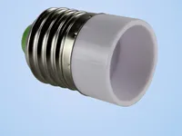 Livraison gratuite 100pcs / lot E27 à E14 Base de support de lampe Convertisseur Socket Ampoule Support de lampe Adaptateur Plug Extender en gros