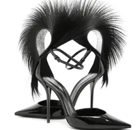 Verano 2019 nuevos tacones de aguja punta estrecha explosiones de moda sandalias de plumas sexy pasarela de todos los zapatos de hebilla partido