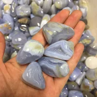 Drop Shipping 100G Mooie natuurlijke stenen en kristallen blauwe chalcedoon gepolijst tuimelde steen minerale specimen tuin bruiloft decoratie