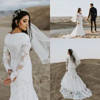 2020 Vestidos de novia sirena del cordón modesto boda de playa de los vestidos de manga larga con cuello en V País de la vendimia de Boho con los botones Atrás Vestidos de boda