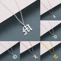Arbeiten Sie Edelstahl-Kette für Frauen und Männer A-Z 26 Old English Letters Halskette kreative Buchstaben Halskette Initial