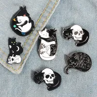 Mistyczna czarownica Cat Emalia Pin Moon and Stars Cat Odznaka Broszka Lapel Pins Denim Jeans Koszula Torba Punk Biżuteria Prezent Dla przyjaciół
