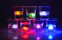 Caldo LED Gadget LED Coaster lampeggiante Lampadina Cup Mat colorato Light Up per Club Bar Festa in casa
