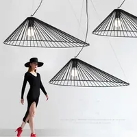 現代のミニマリスト麦わら帽子の中空デザインE27ペンダントランプ北欧の創造的な黒い鉄のライトの家の装飾LEDペンダントライトLLFA